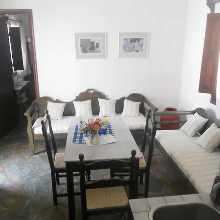 Ostria Aparthotel Kamári